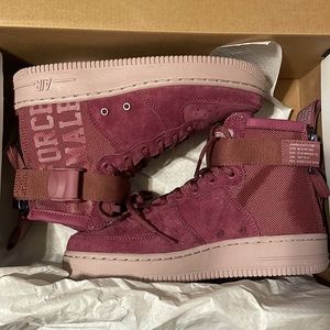 NEW IN BOX - Nike Air Force 1 Mid Force Is Female Size 6.5W